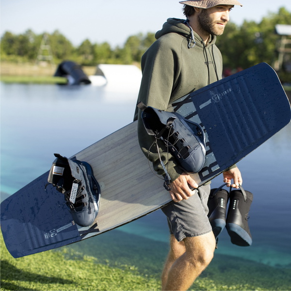 2022 Ronix Kinetik Project Springbox 2 Cabo Wakeboard 22220 - Navy / Cinza / Preto