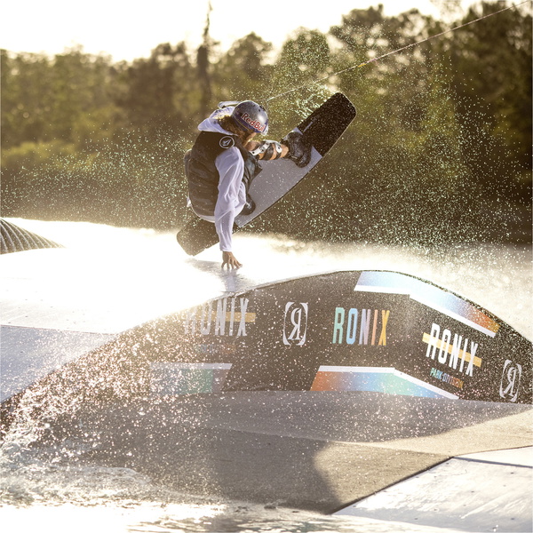 2022 Ronix Kinetik Project Flexbox 1 Cabo Wakeboard - Branco / Preto